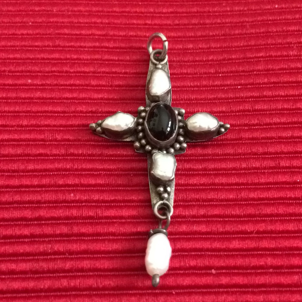 cross in Silver 925 with water pearls